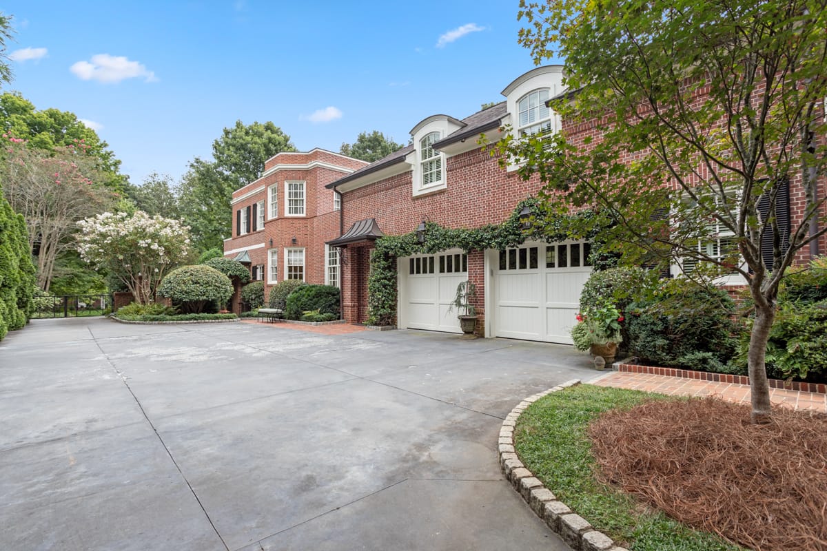 2550 Woodward Way Haynes Manor Buckhead