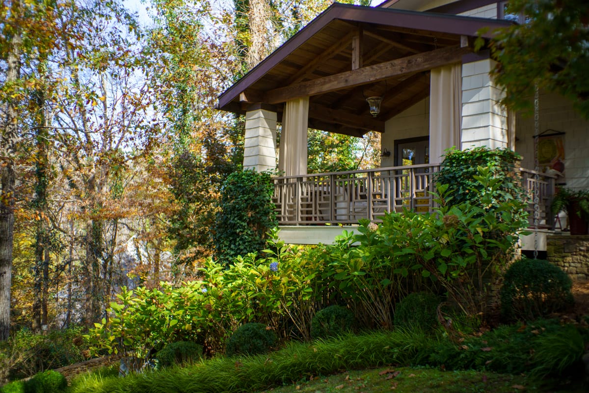 Unique architecture and enchanting gardens in Sandy Springs - Buckhead