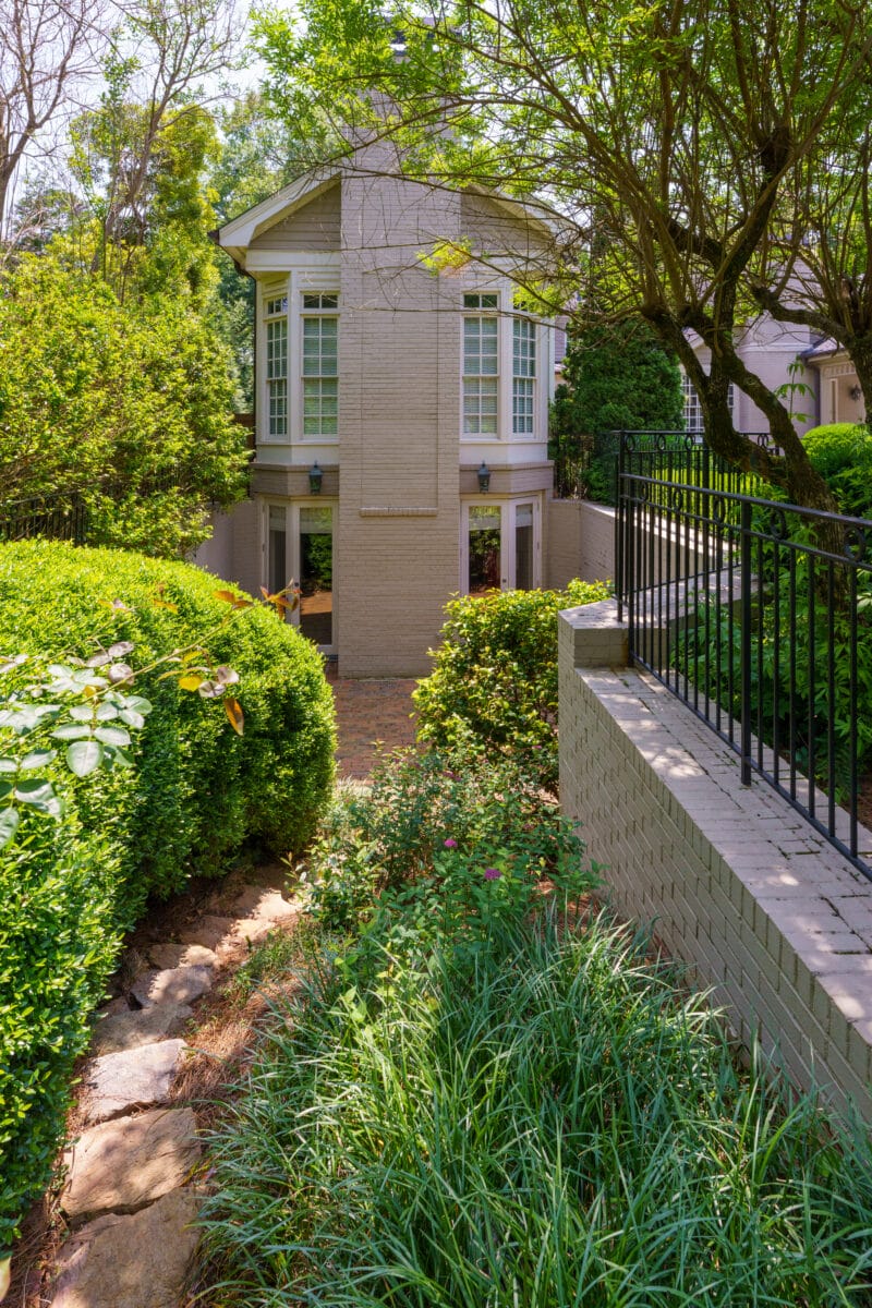 Beautiful Family Home In Tuxedo Park - Buckhead