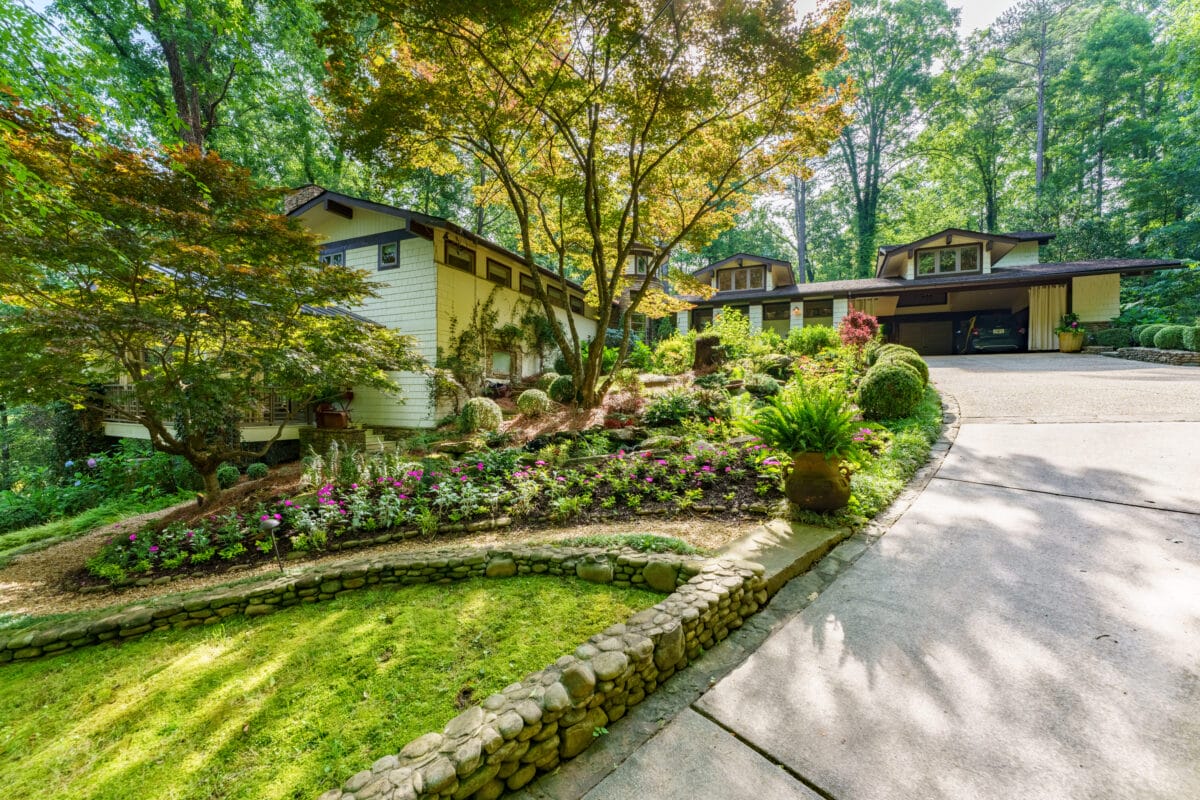 Unique architecture and enchanting gardens in Sandy Springs - Buckhead