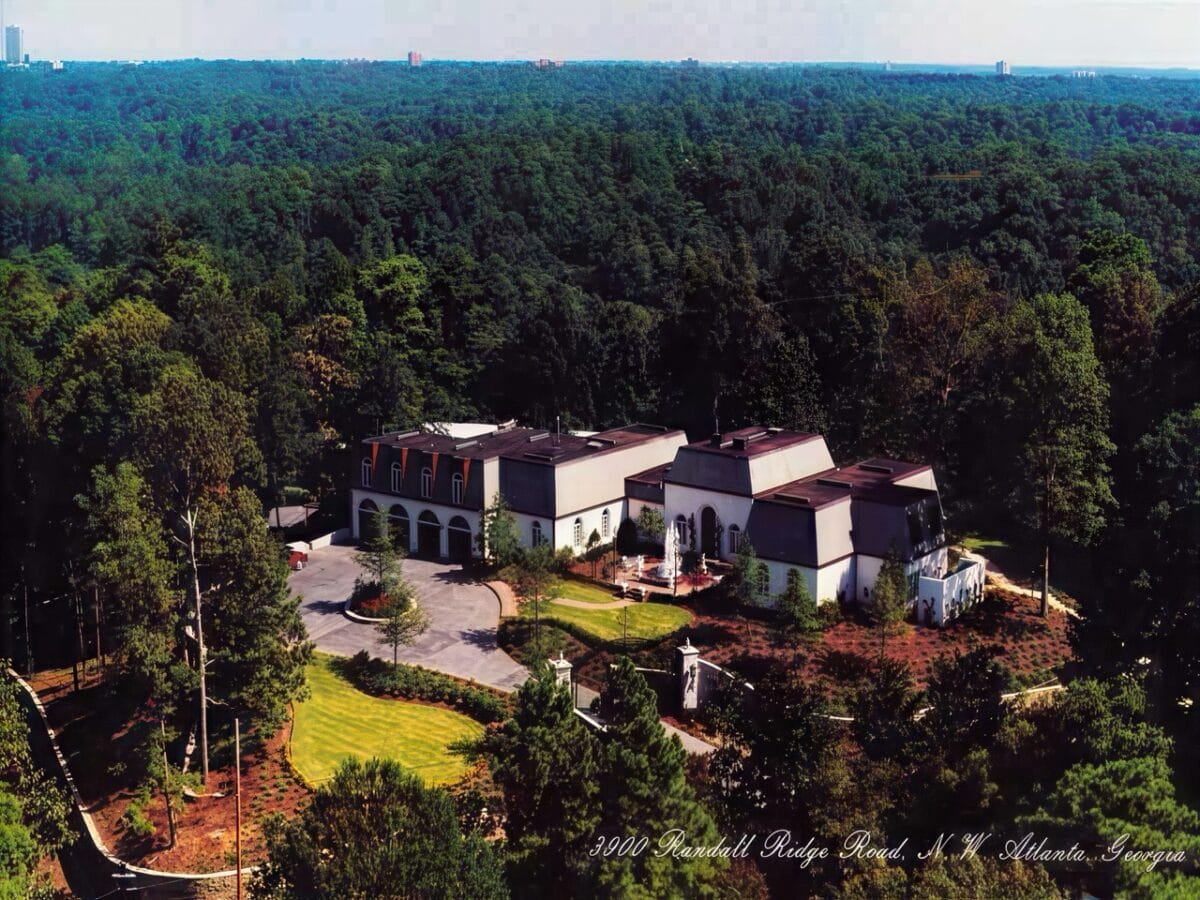 Aerial image shows the expanded footprint of the home after the extensive 1985 renovation.