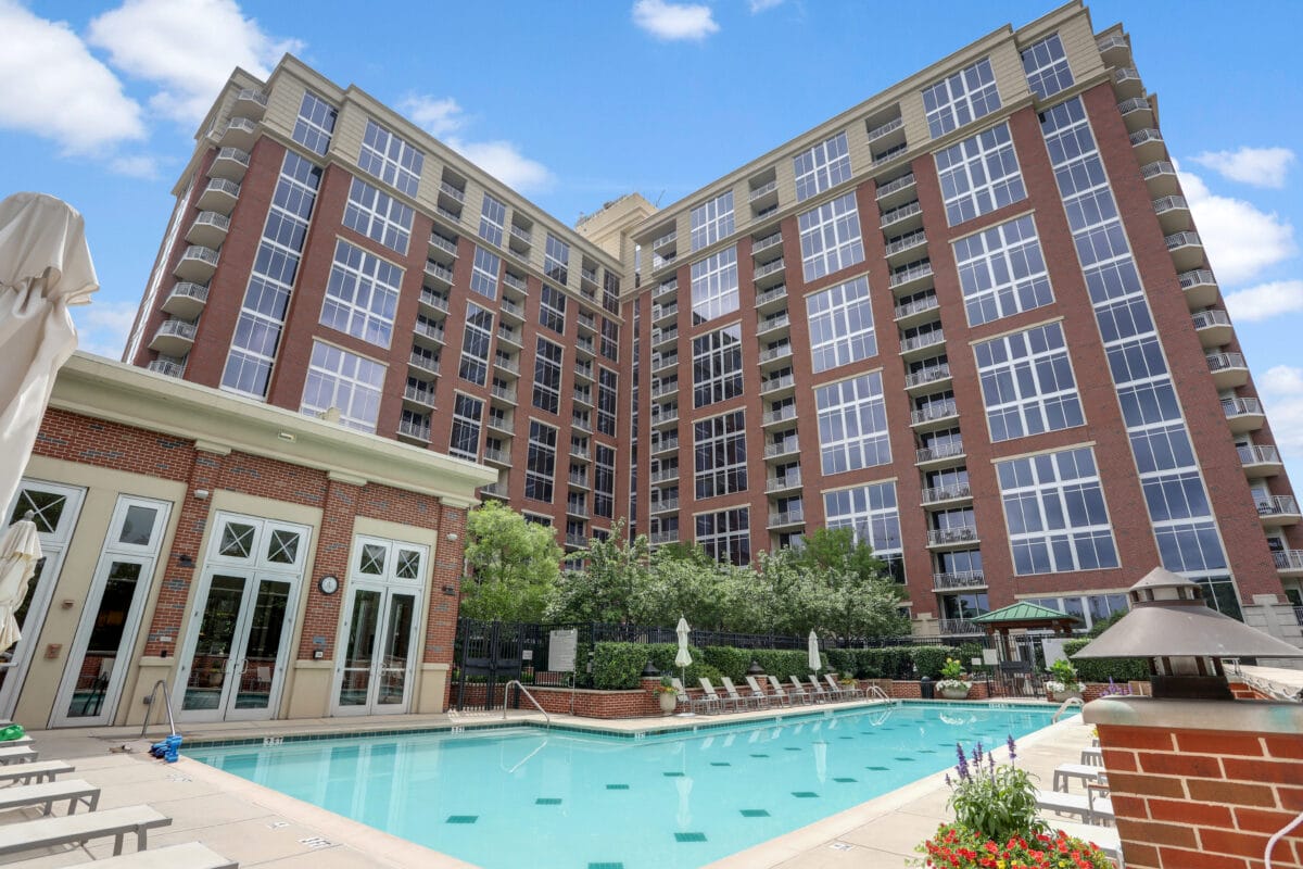 Great condo in the perfect urban setting