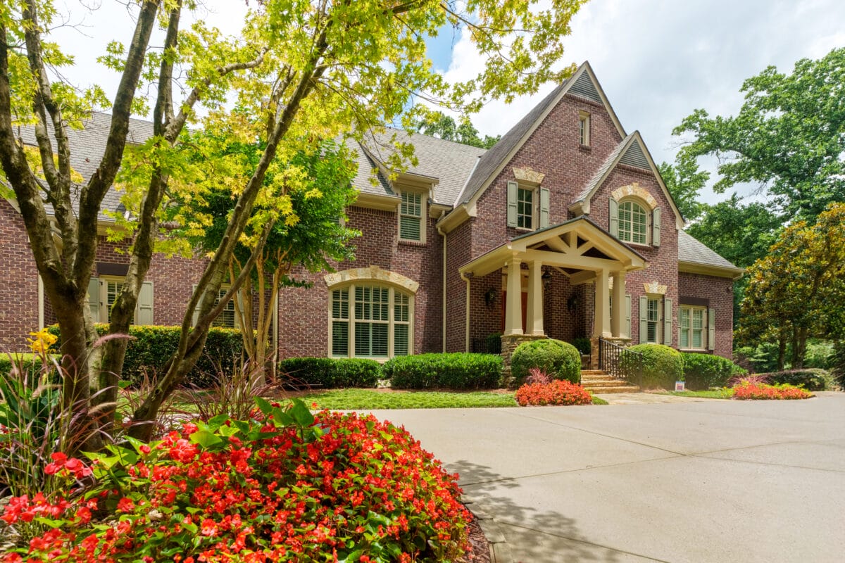 Stunning Powers Ferry home: 5.25 Acres of Luxury and Potential